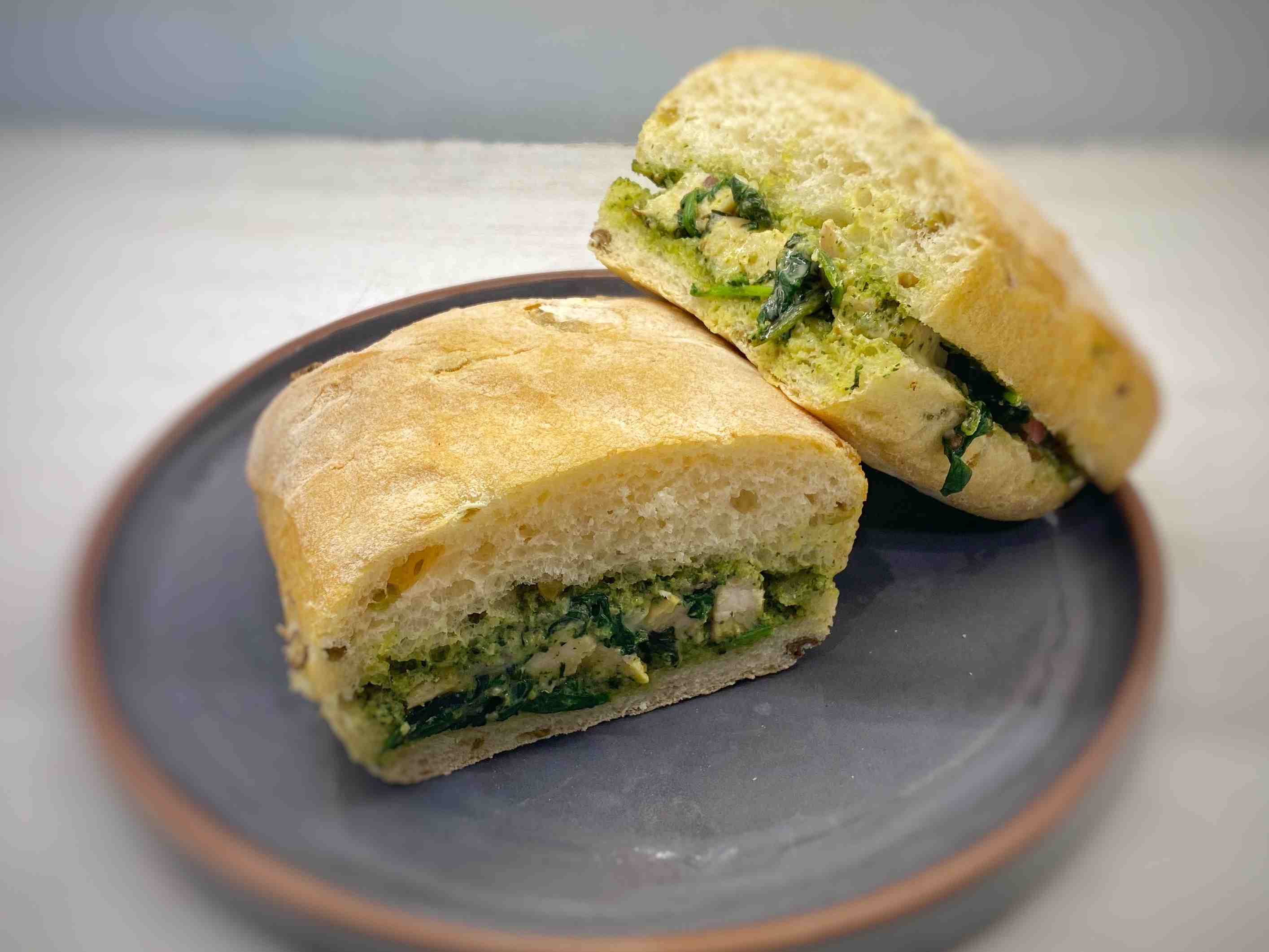 ساندویچ مرغ پستو