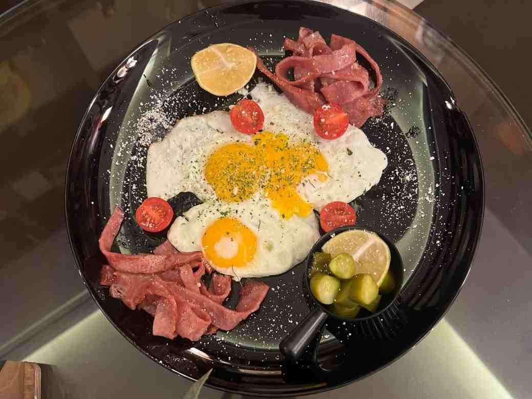 نیمرو بیکن