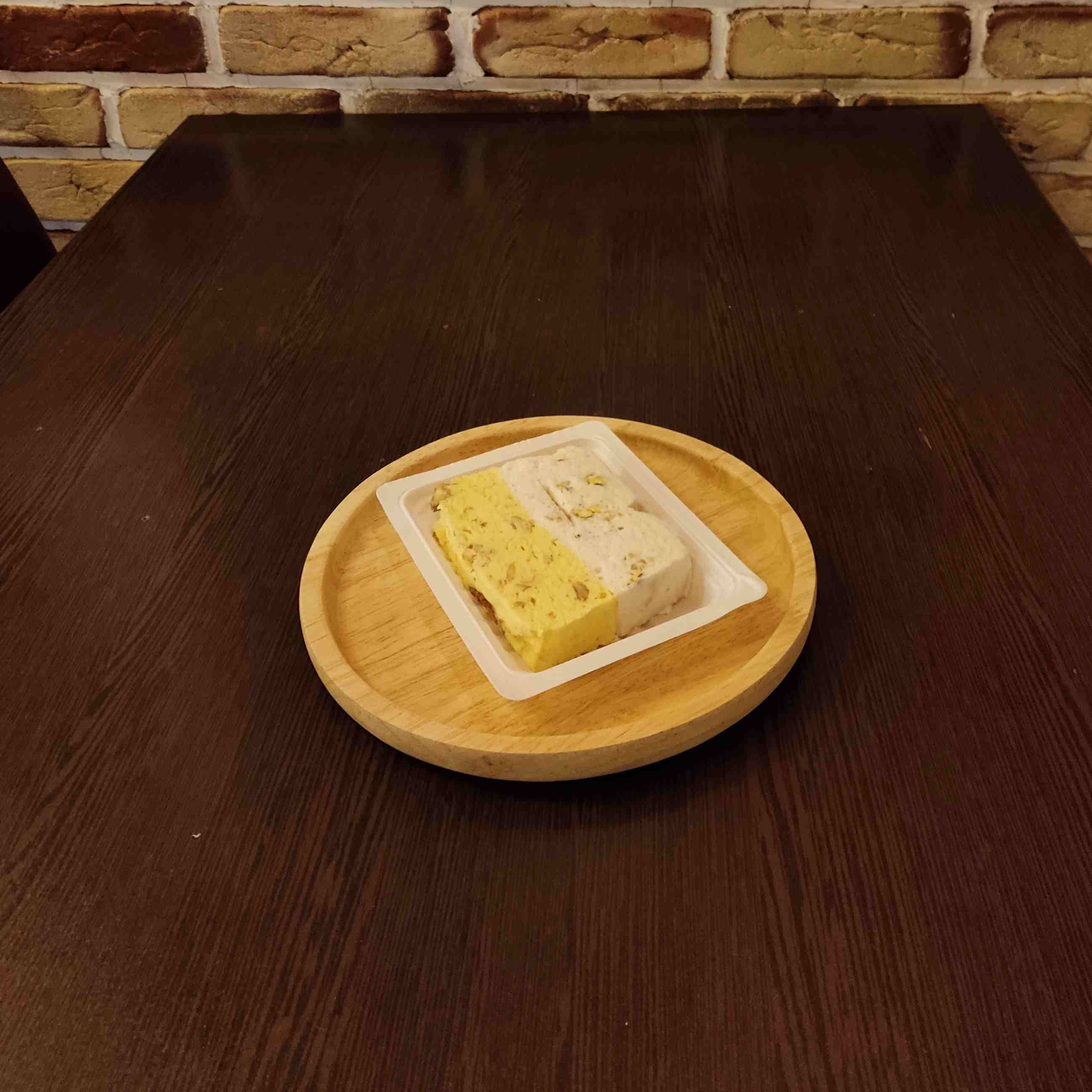 بستنی سنتی مغزدار