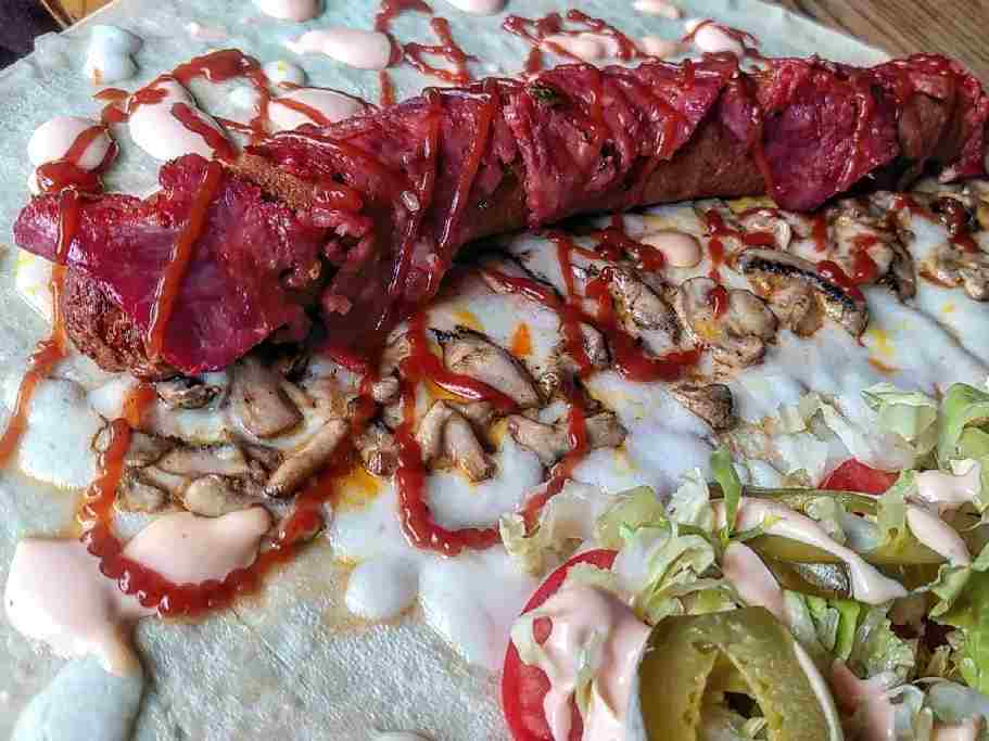کرپ هات داگ پنیری و بیکن