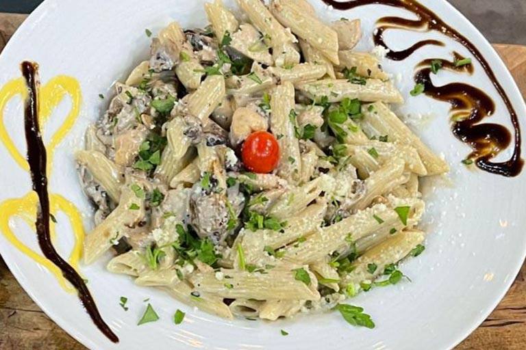 پنه آلفردو گوشت