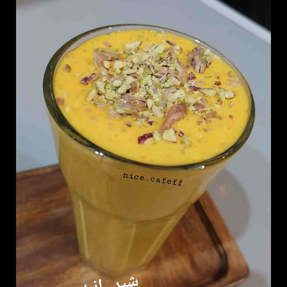 شیک پسته و زعفرانی