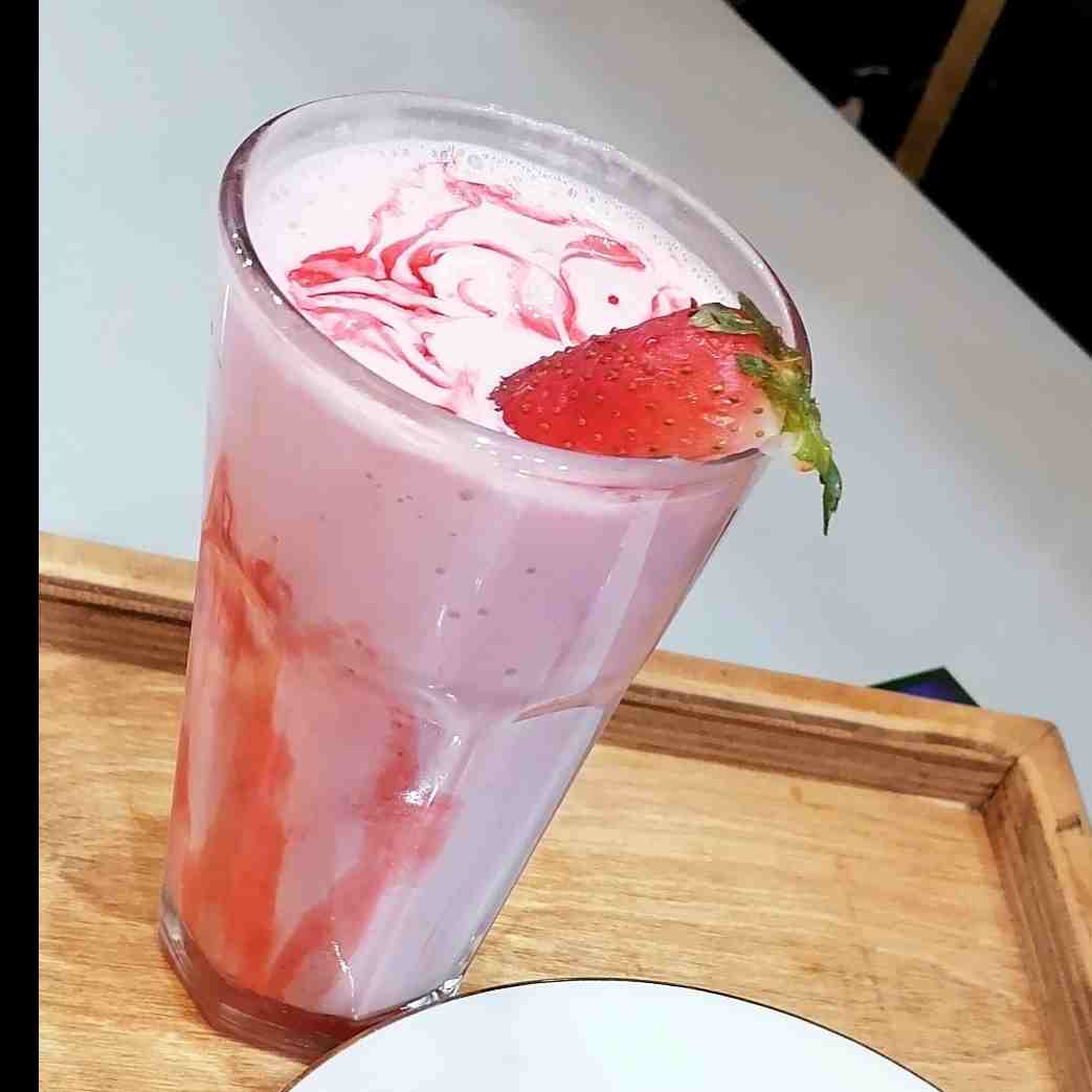 شیک توت فرنگی