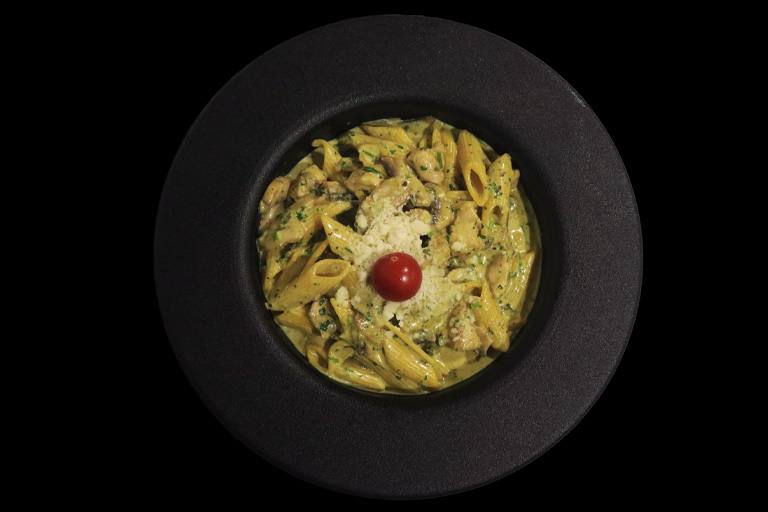 پاستا چیکن آلفردو