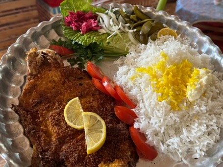 چلو ماهی کبابی(قزل آلا)(سس مخصوص)