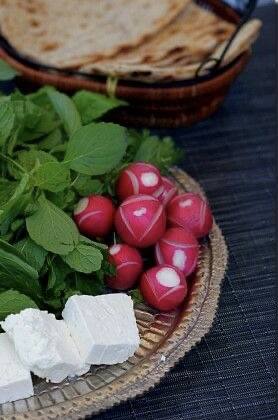 Pain, fromage et légumes
