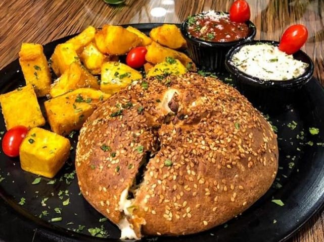 برگر مخصوص با گوشت رست بیف