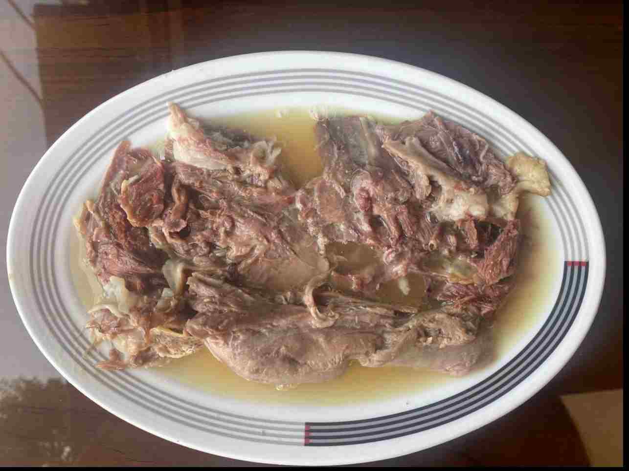 زبان همراه با گوشت لخم
