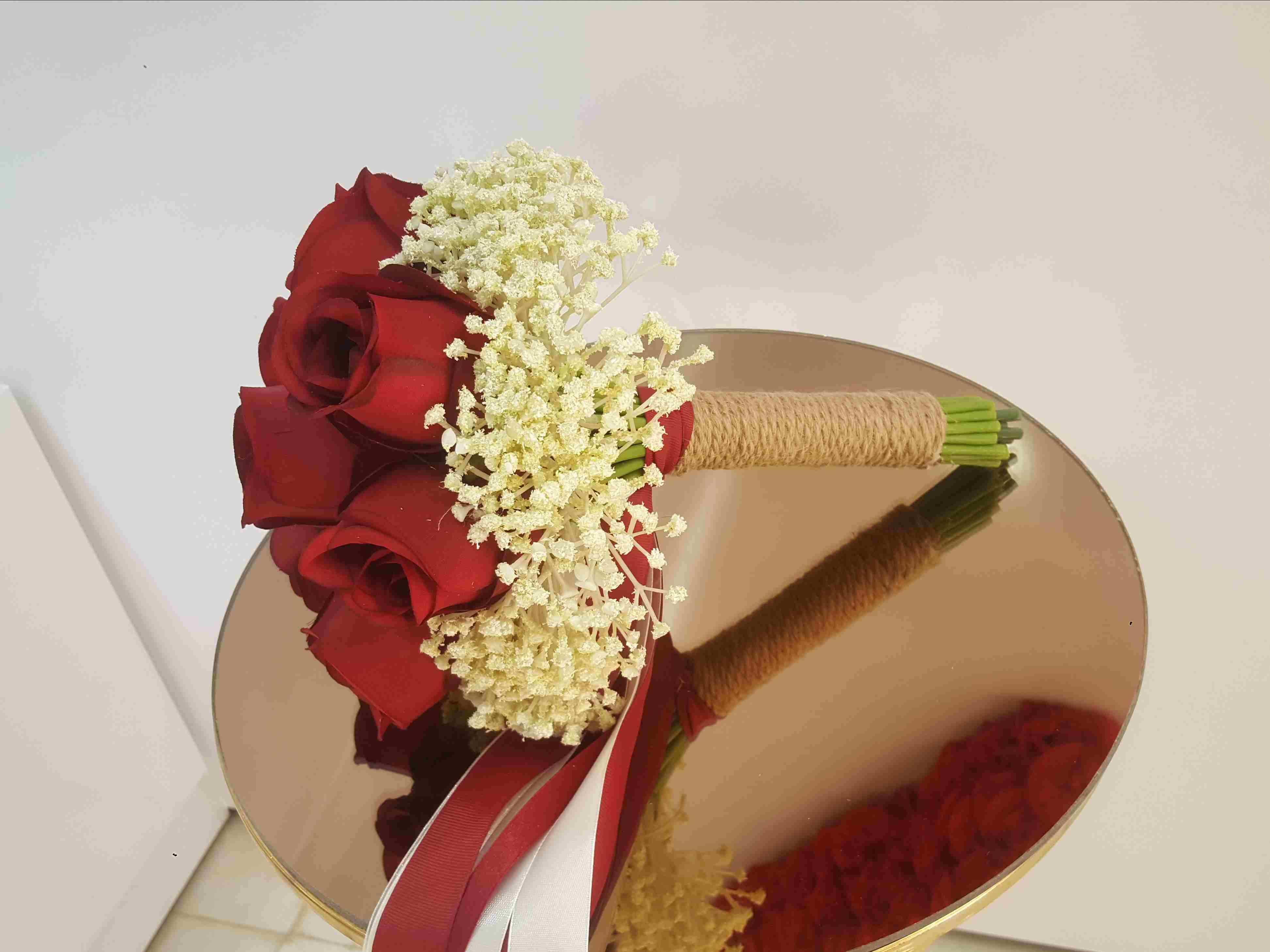 دسته گل رز باکارا سرخ