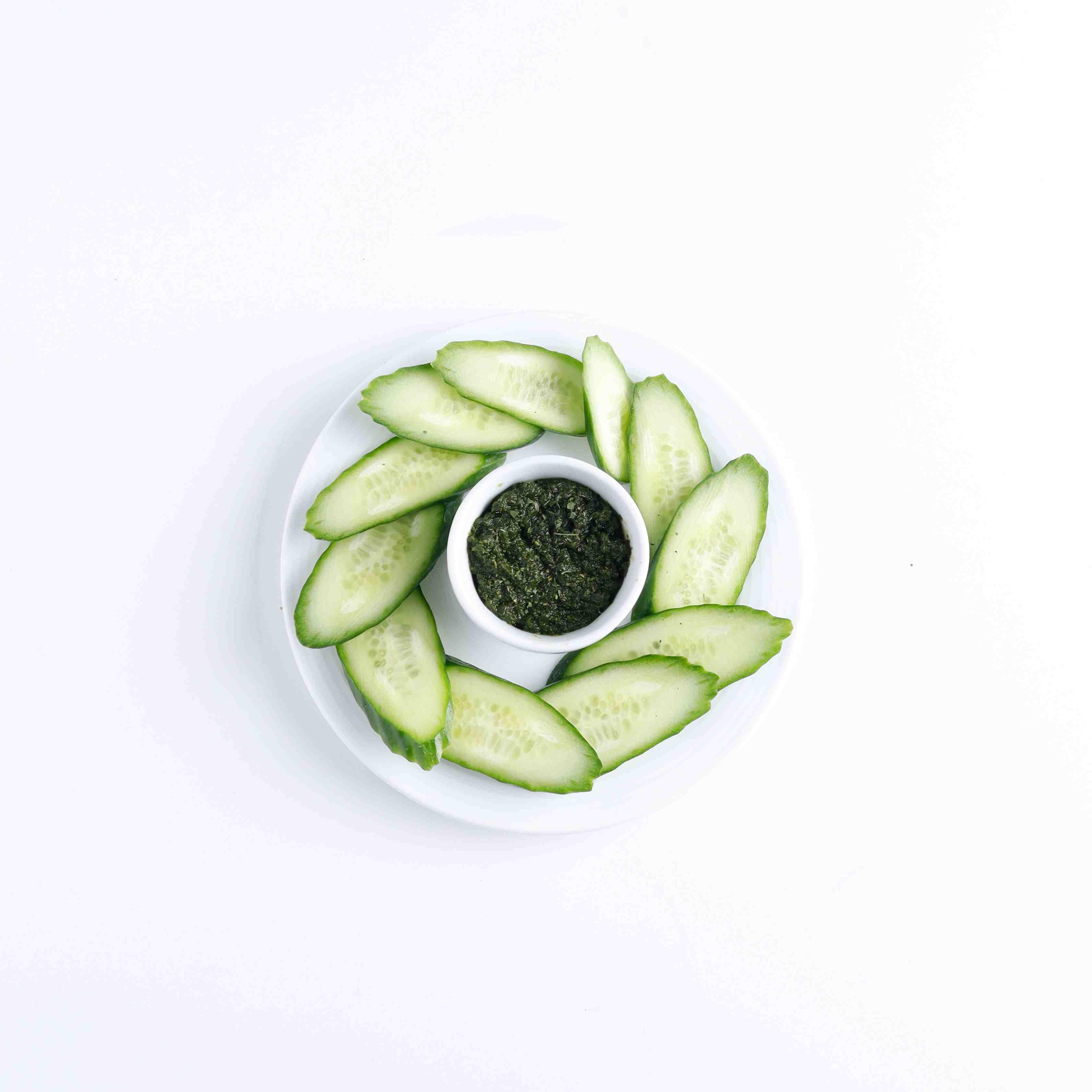 بشقاب خیار و دلار