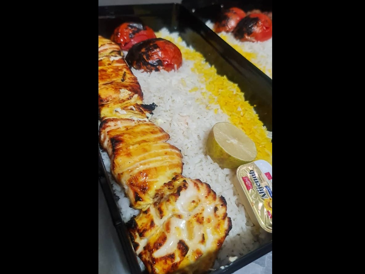 چلو جوجه کباب (220 گرم سینه و فیله)