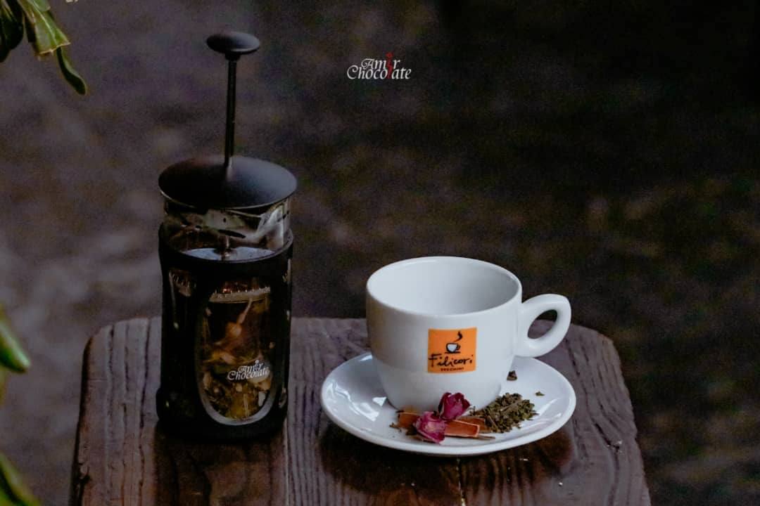چای سبز، گل سرخ و دارچین