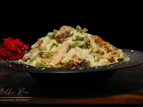 سالاد سزار با مرغ گریل