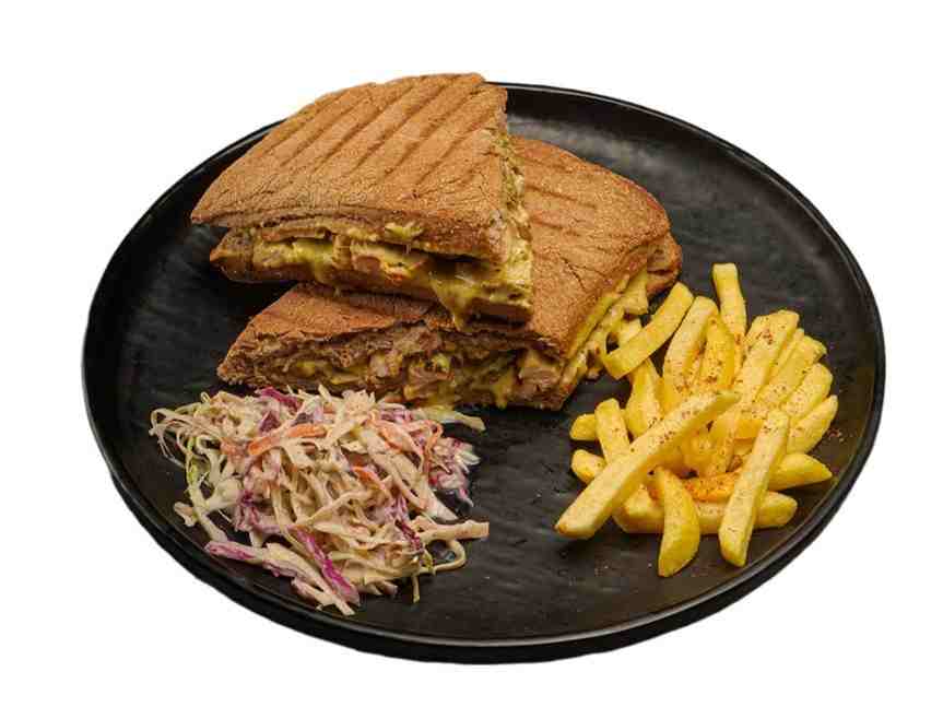 پنینی مرغ با سس آلفردو 