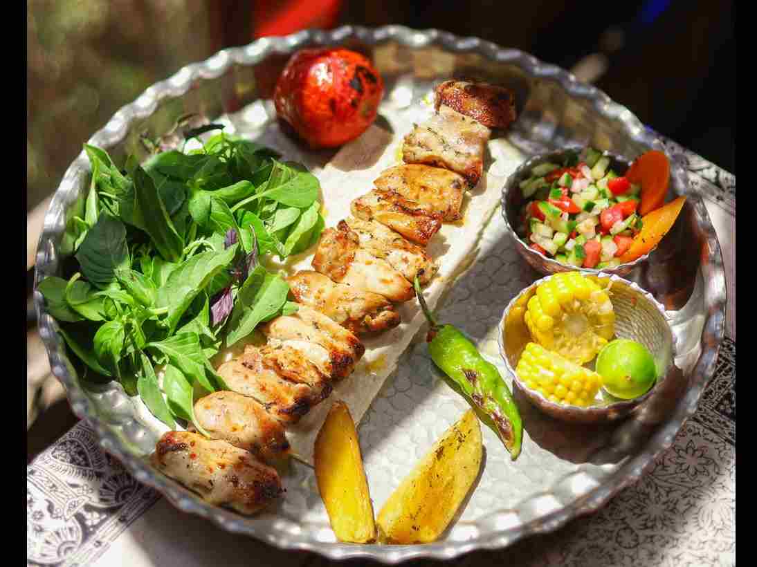 جوجه کباب قصر منشی- خوراک