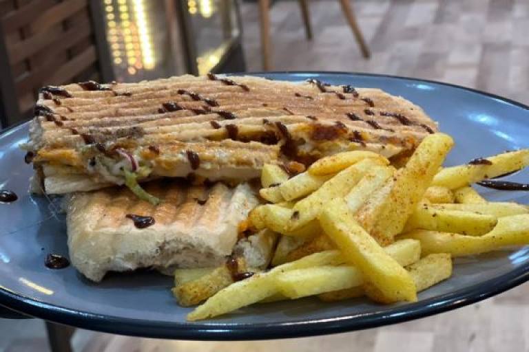 ساندویچ مرغ