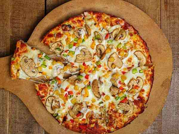 پیتزا مرغ و قارچ