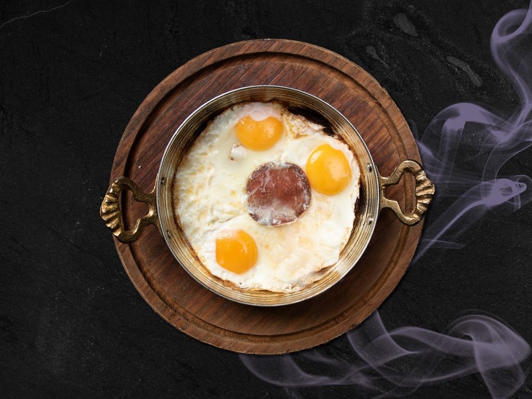 تابه تخم مرغ و سوسیس ترکی