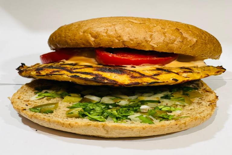 ساندویچ برگر مرغ رژیمی