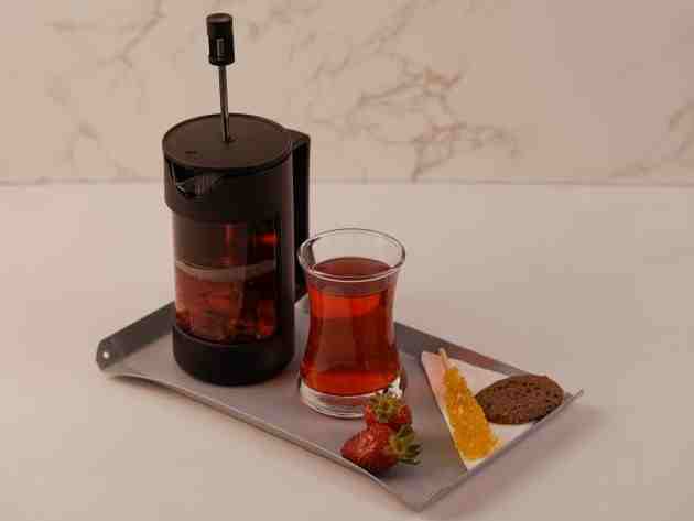 چای ترش و توت فرنگی