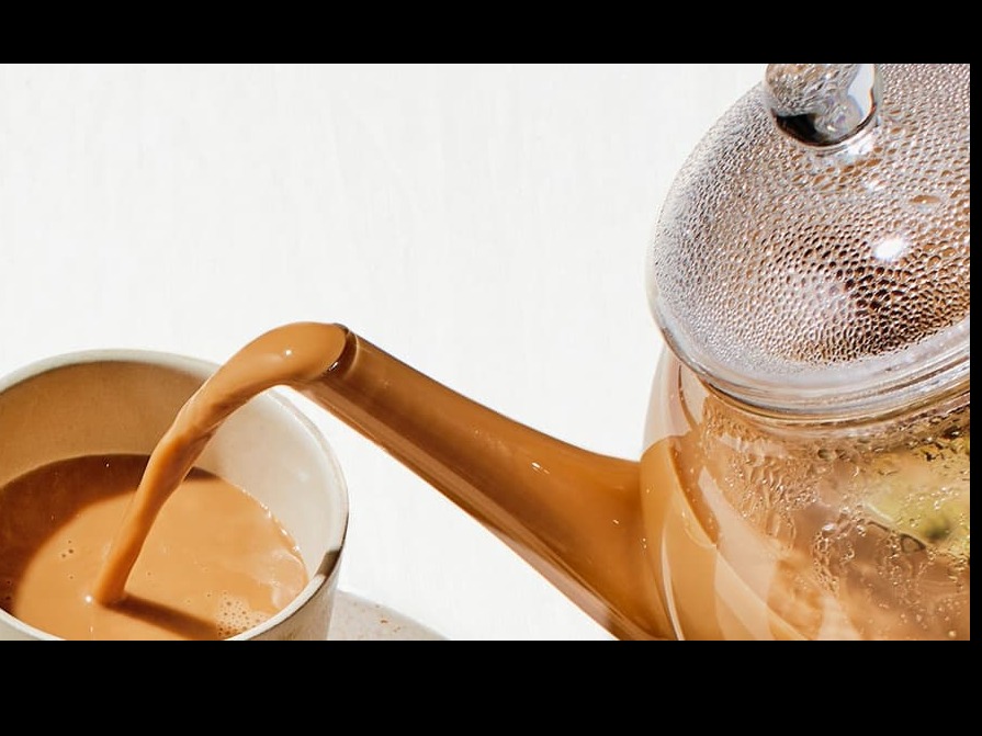 crak tea with saffron pot