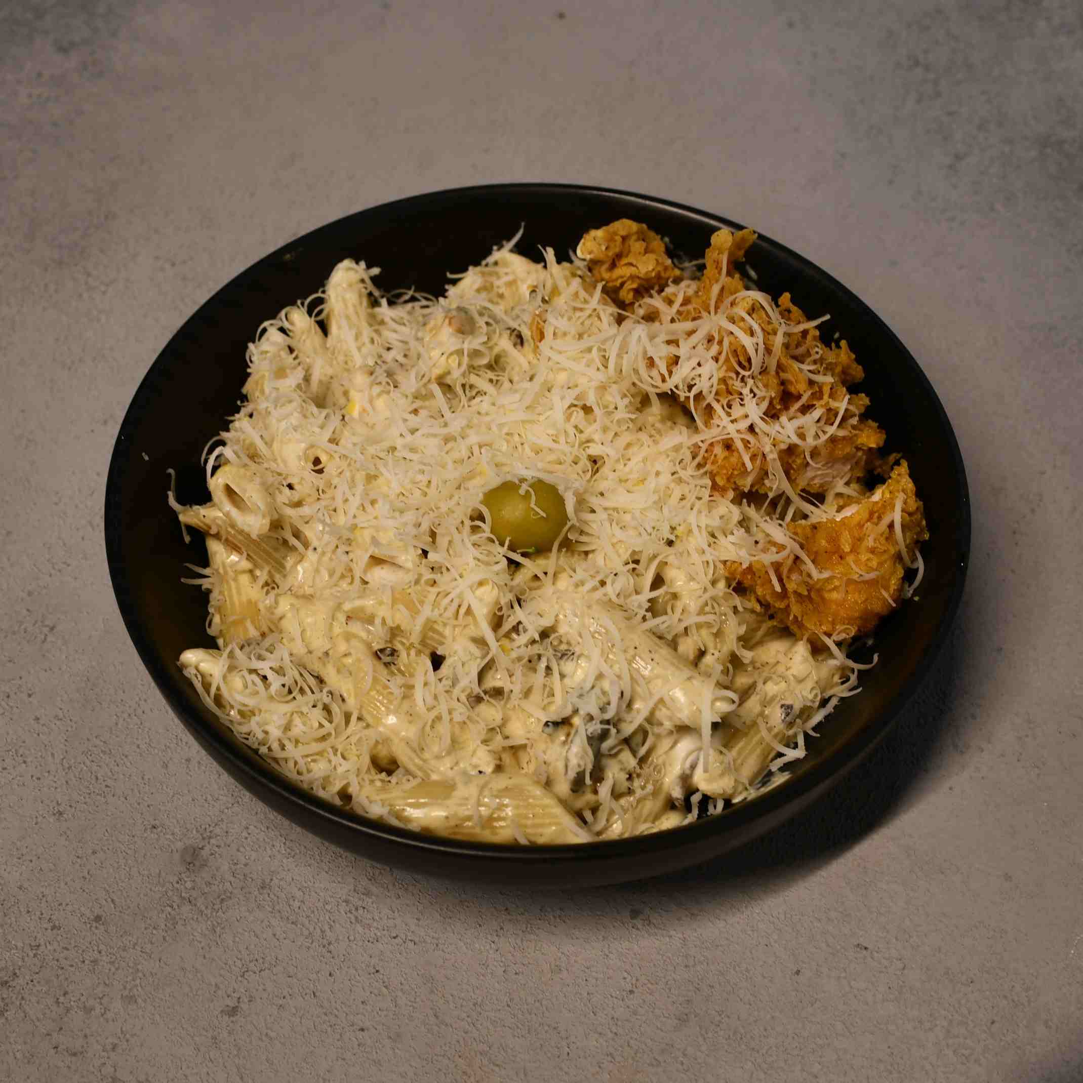 چیکن پارمسان پاستا(با ساید سوخاری)