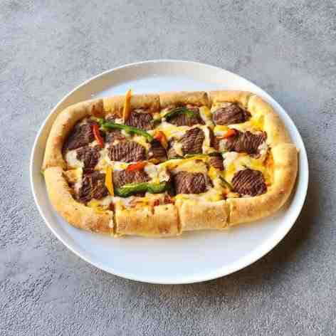 Garlic and steak Pizza