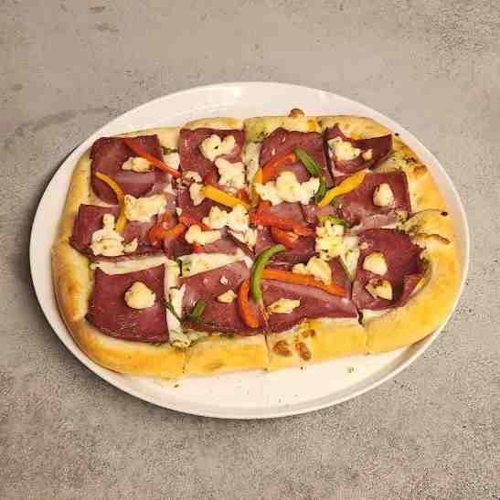 Bresaola pizza