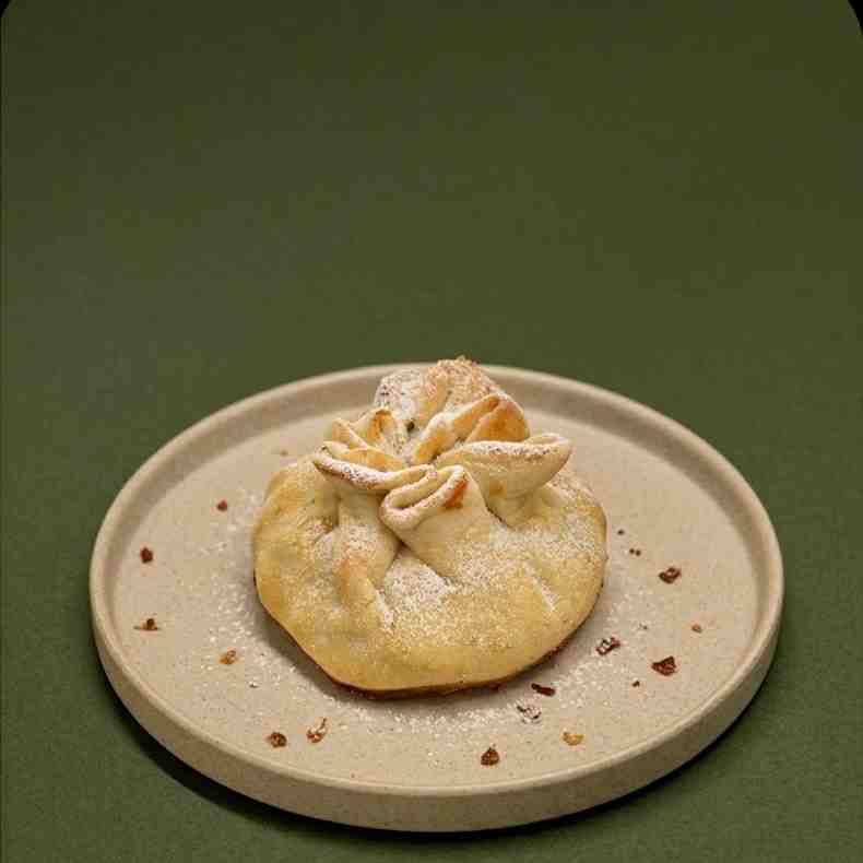 اشترودل سیب و گردو / Strudel di Mela e Noci