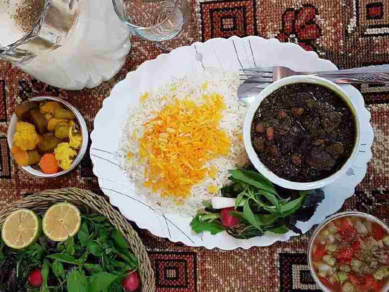 چلو خورشت قورمه سبزی