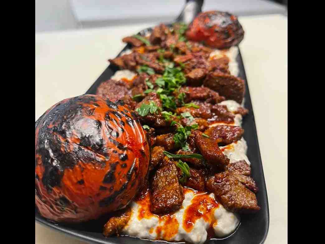 علی نازیک