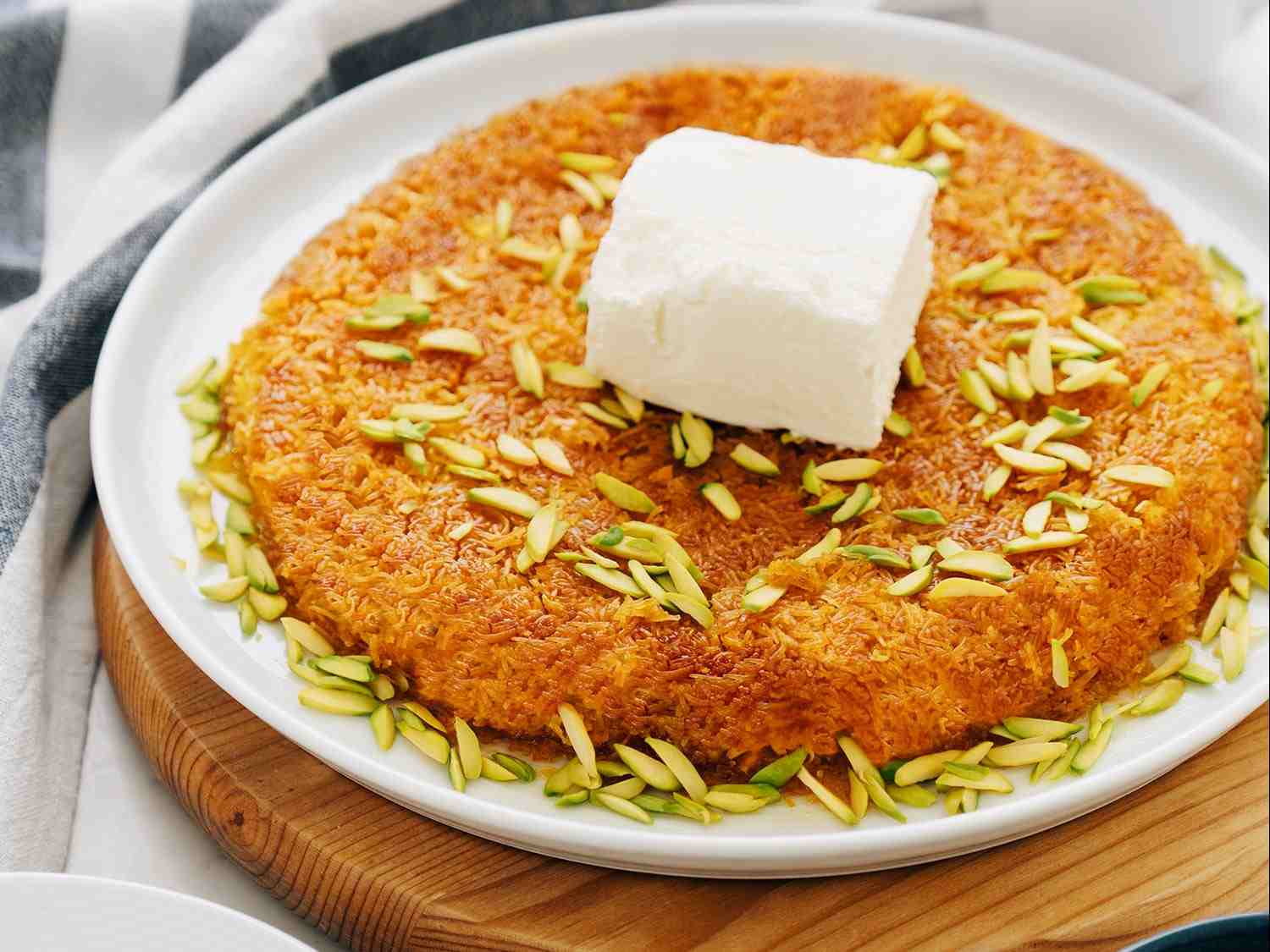 کنوفه با سرشیر