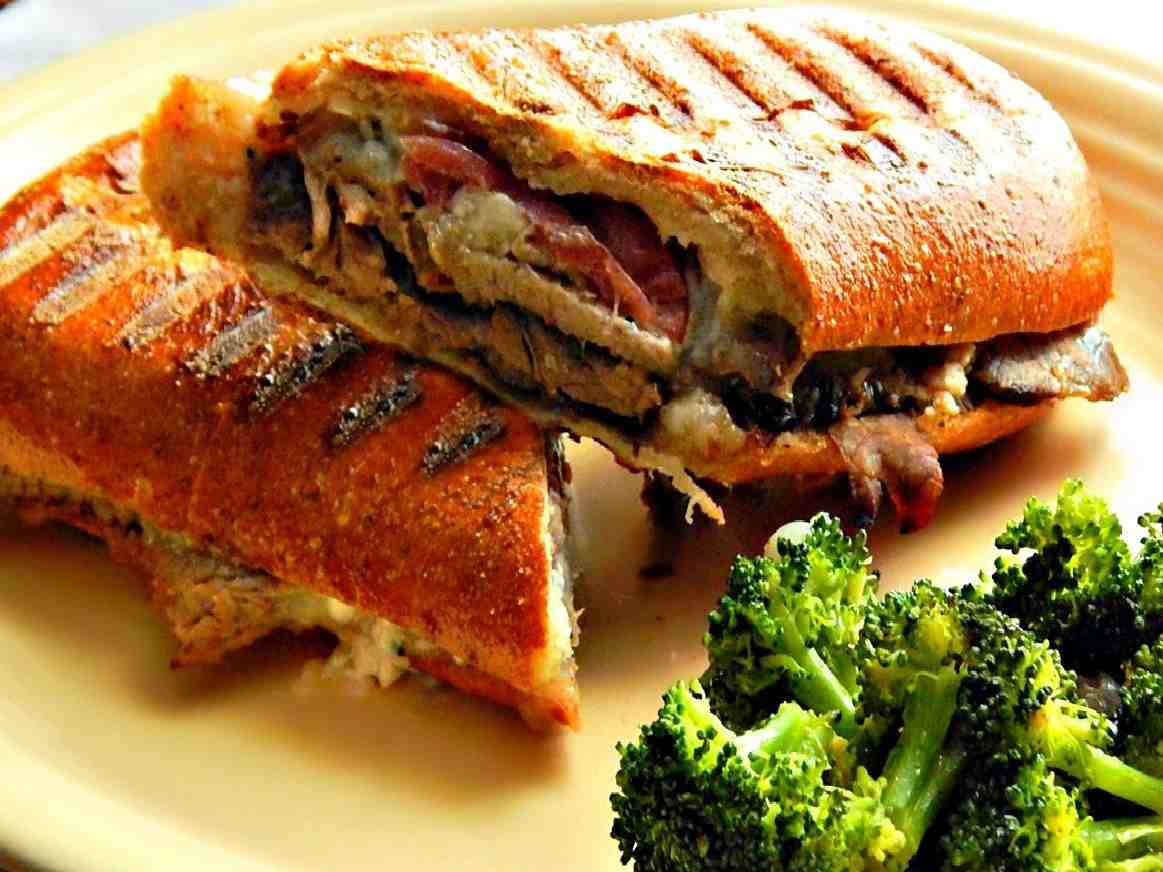 ساندویچ چاپاتا گوشت