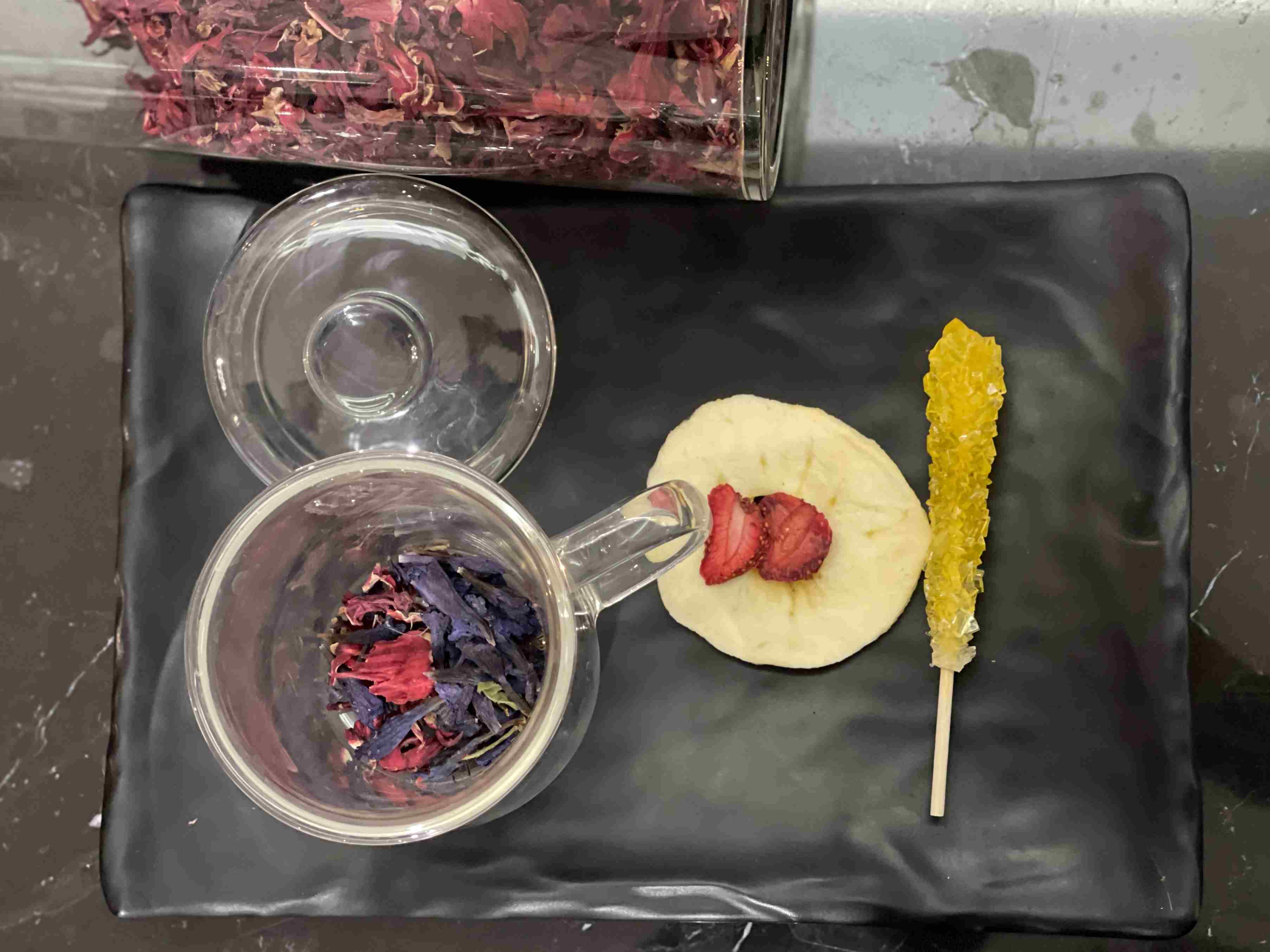 چای ترش و گل گاو زبان