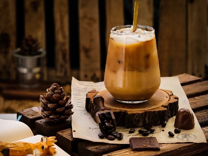 آیس جینجر برد لاته gingerbread latte