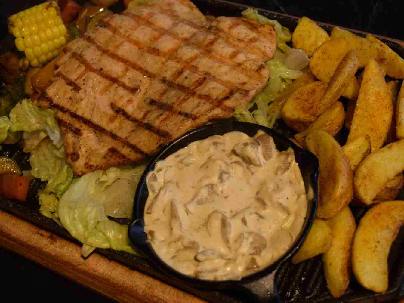 پولوتوری  grilled chicken steaks