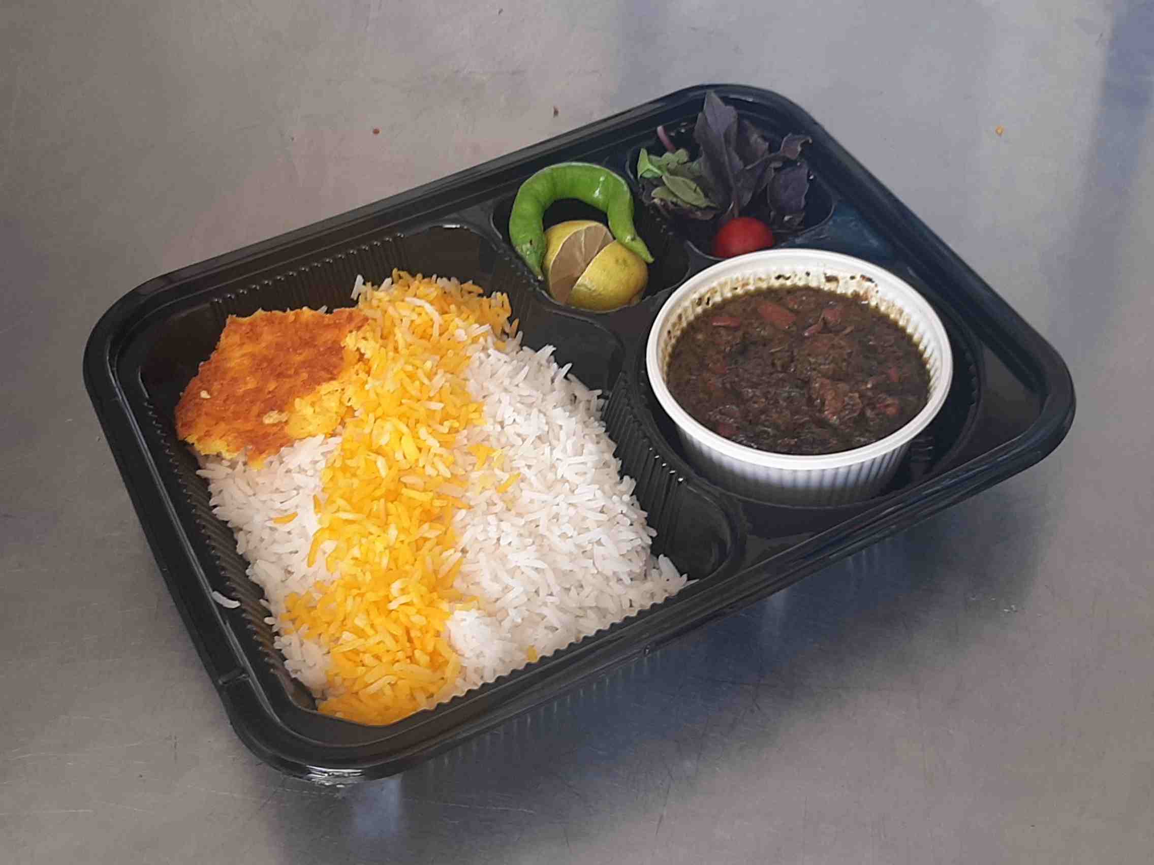 چلو خورشت قورمه سبزی معمولی