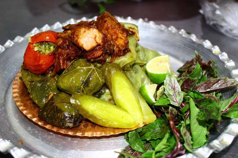 دولمه و گوشت