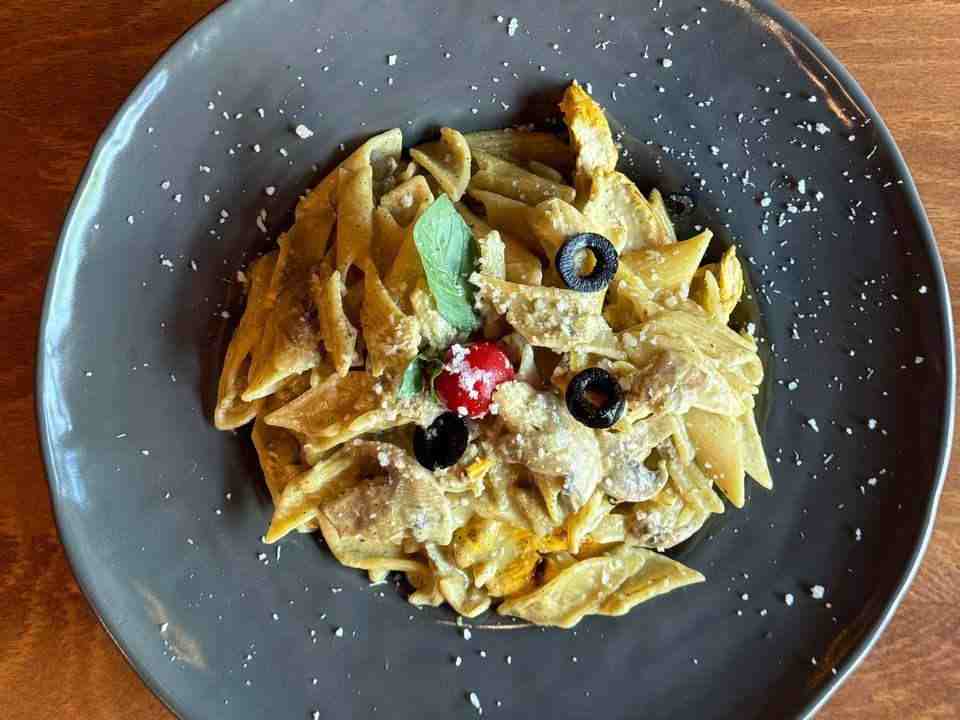 پاستا چیکن آلفردو