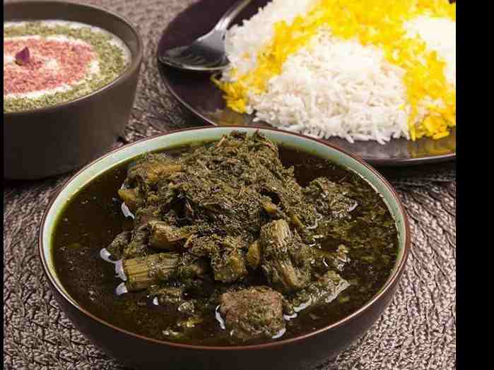 چلو قرمه سبزی 