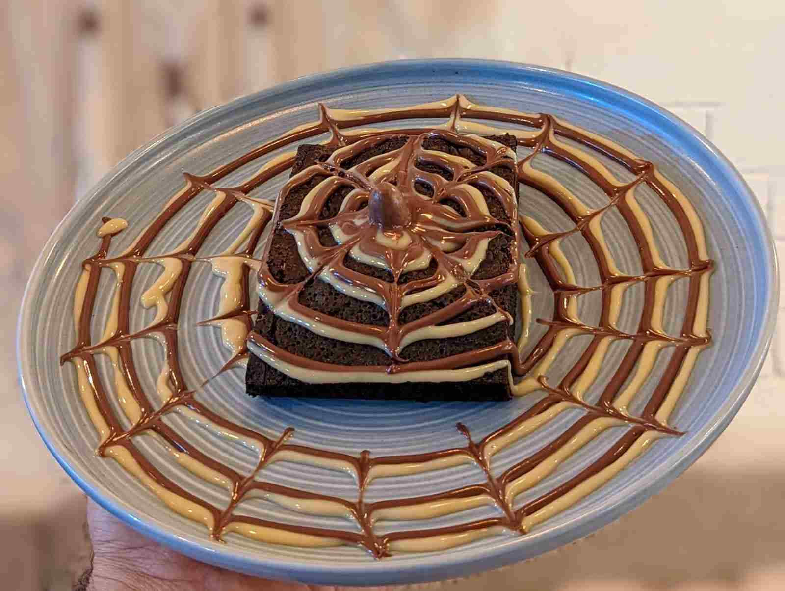 براونیز بالنوتیلا مع حبه ایس کریم