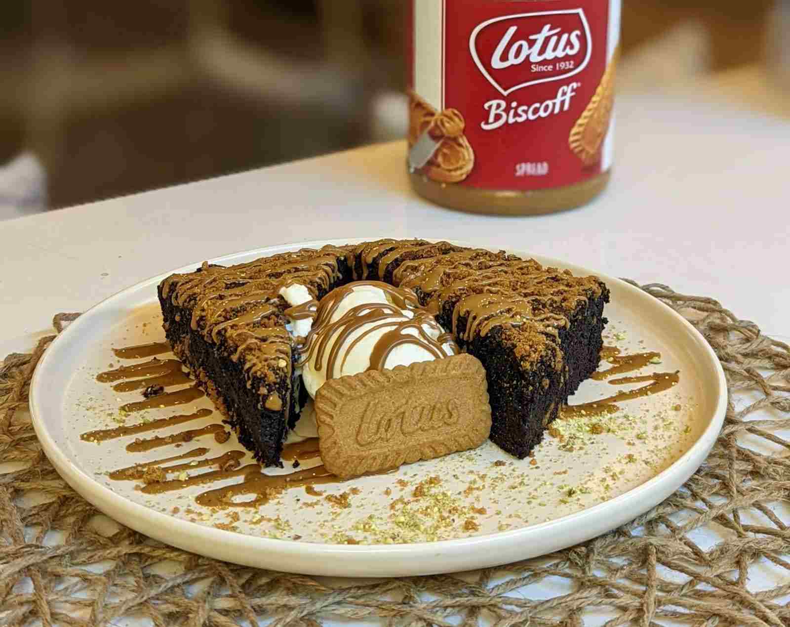 براونیز باللوتس مع حبه ایس کریم