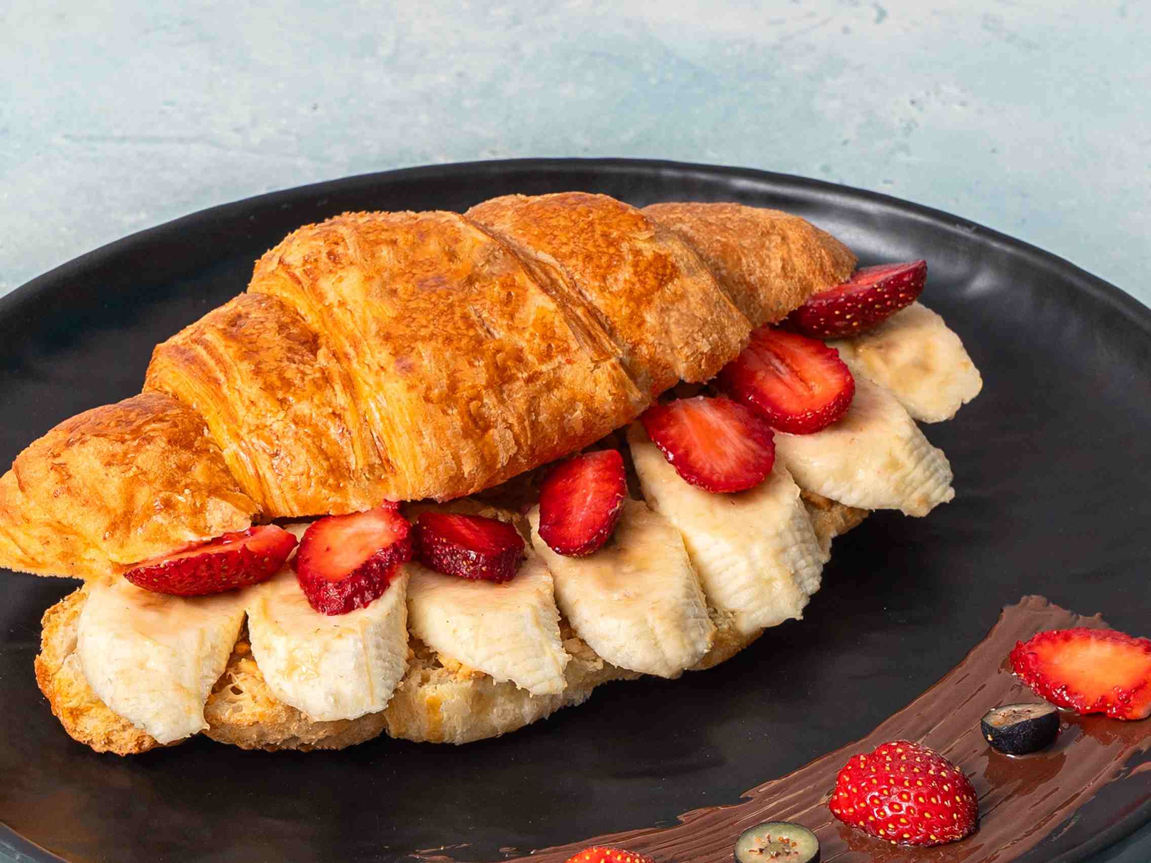 کروسان توت فرنگی و نوتلا | Nutella Croissant