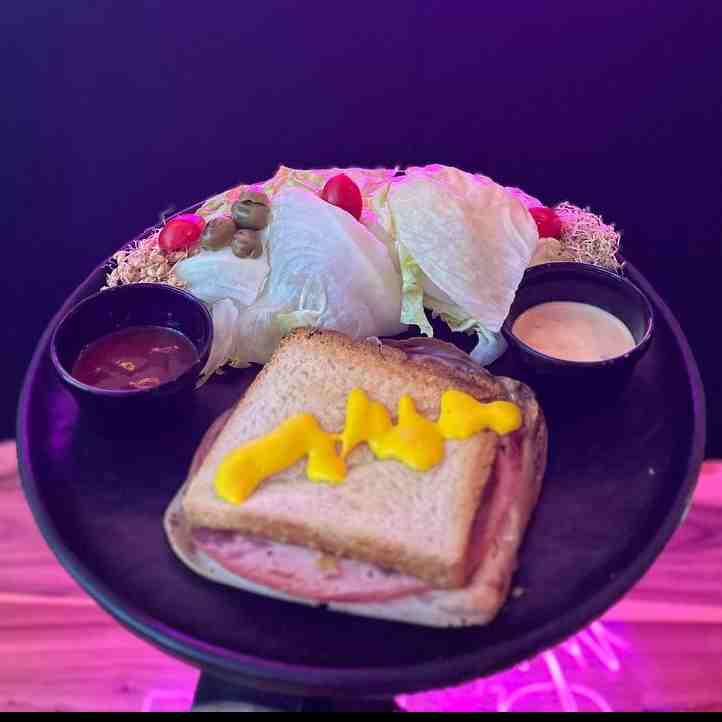 اسنک مرغ و گوشت