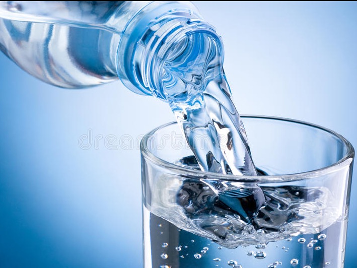 Acqua minerale/gasata