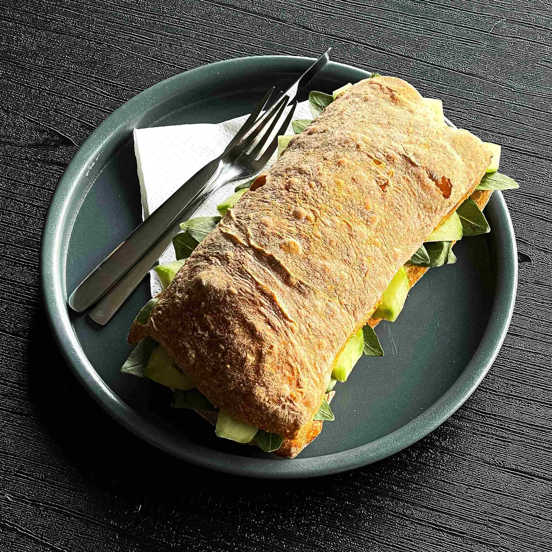 چاپاتا پنیر گردو ریحون خیار