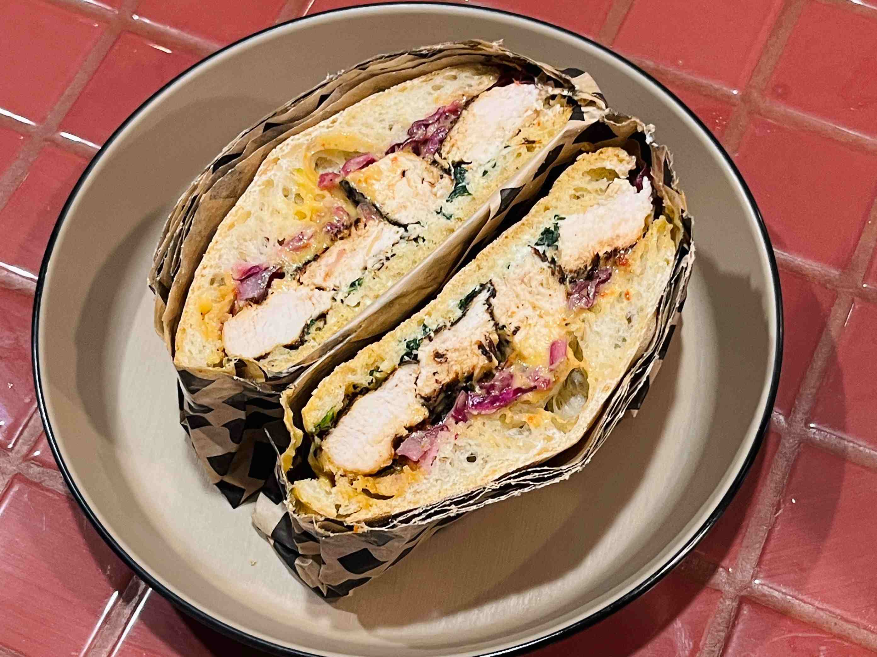 مرغ گریل با سس پینات چیلی