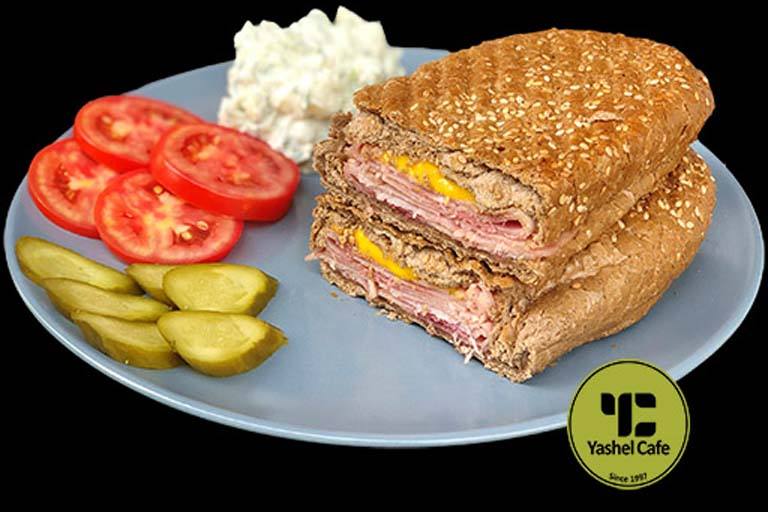 ساندویچ ژامبون گوشت