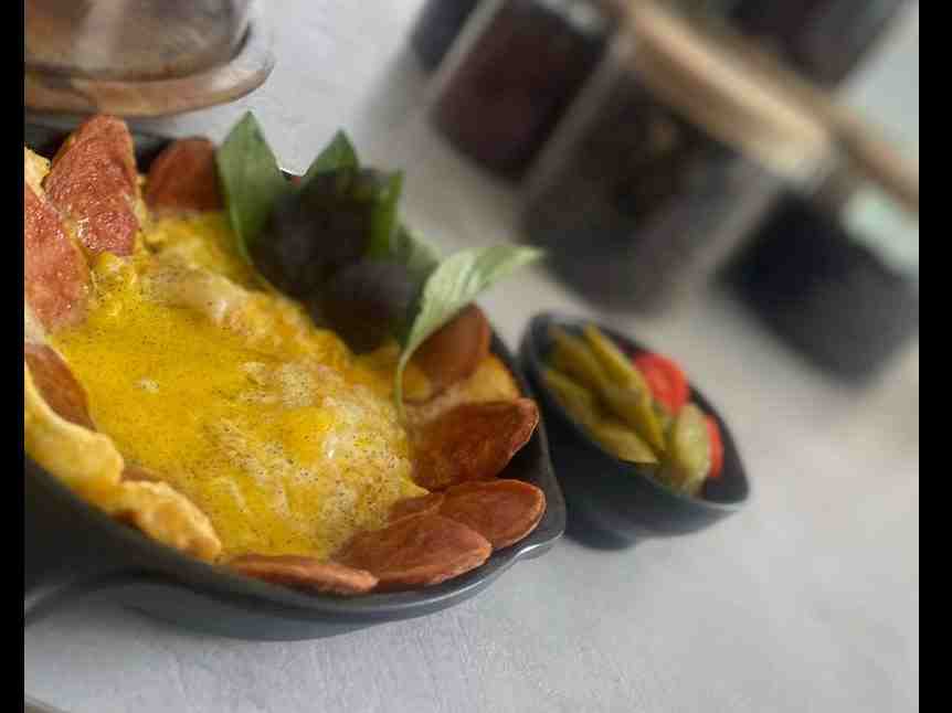 سوسیس و تخم مرغ