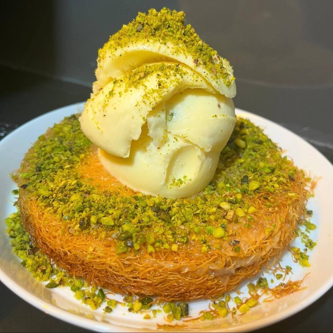کنافه داغ چهارنفره (بستنی)